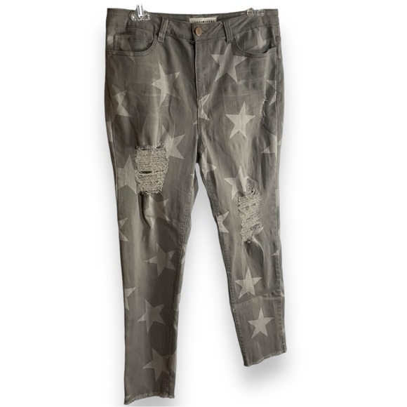 Toast Distressed Gray Star Print Lightweight‎ Denim Jean with Raw Hem - Picture 4 of 6